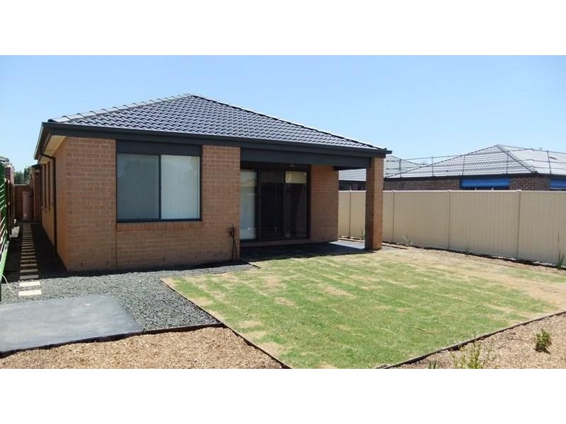 8 Dobson Ave, South Morang VIC 3752