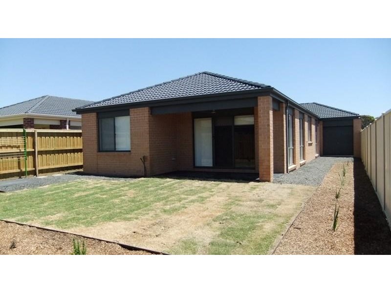 8 Dobson Ave, South Morang VIC 3752