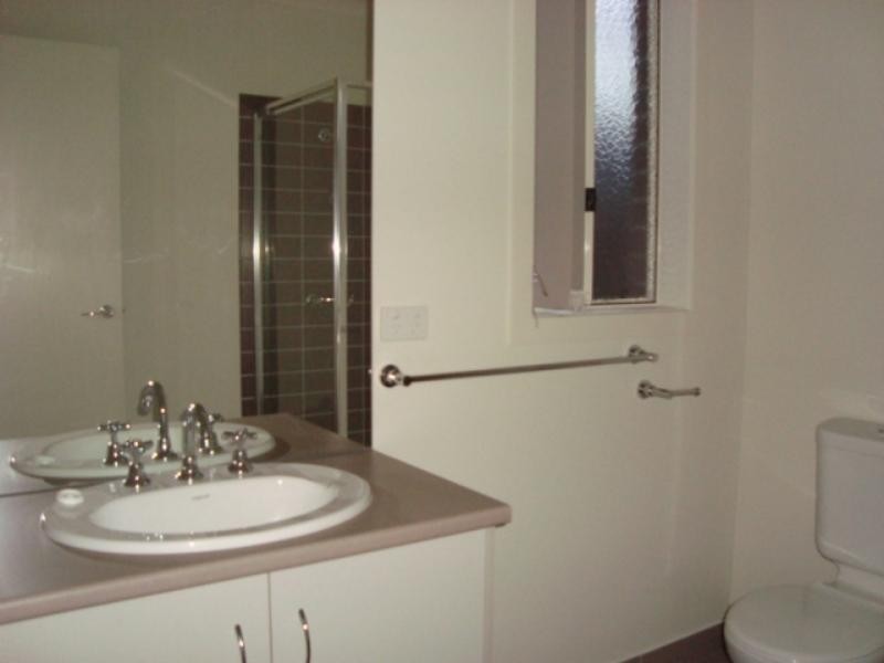 5 Baggygreen  St, Sunbury VIC 3429