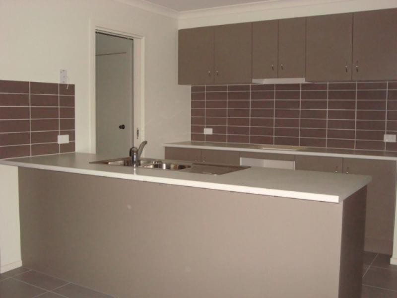 5 Baggygreen  St, Sunbury VIC 3429