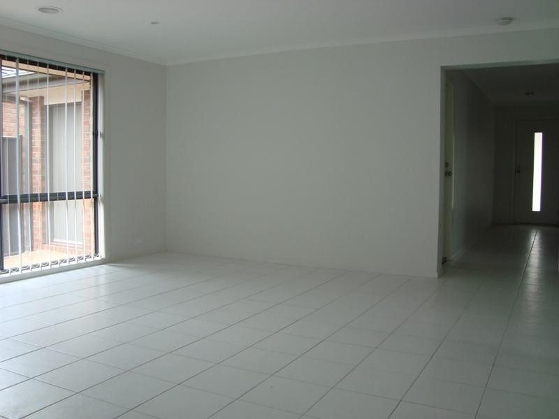 15 Howard  Pl, Deer Park VIC 3023