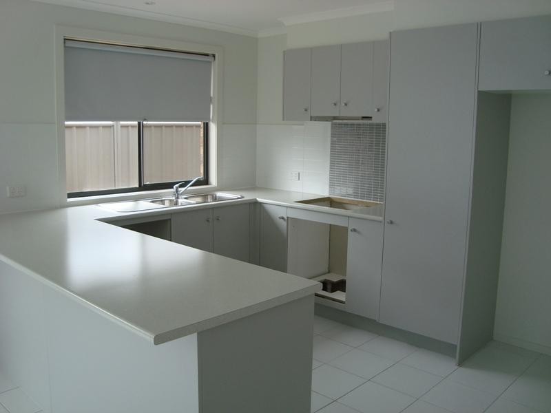 15 Howard  Pl, Deer Park VIC 3023