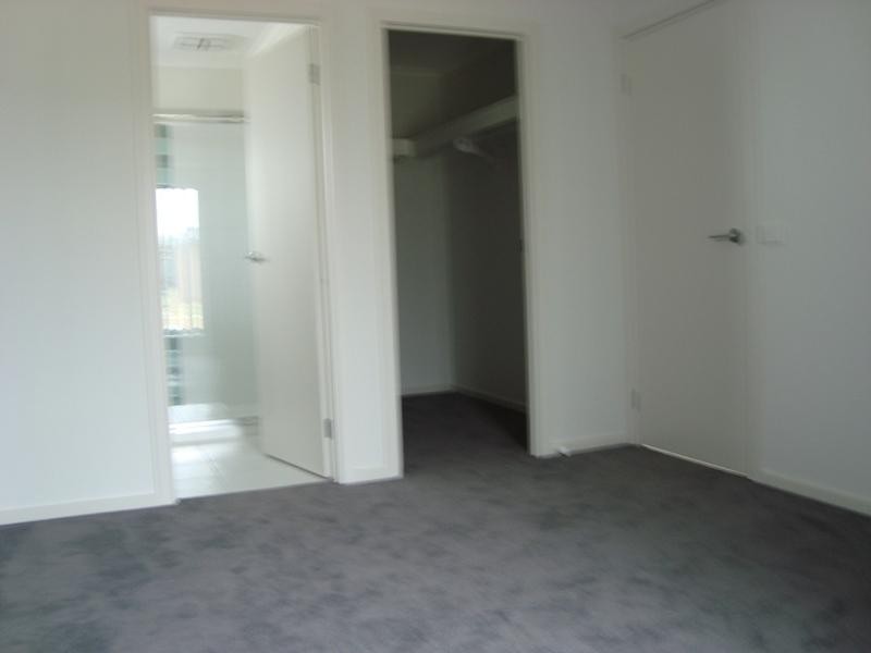 15 Howard  Pl, Deer Park VIC 3023