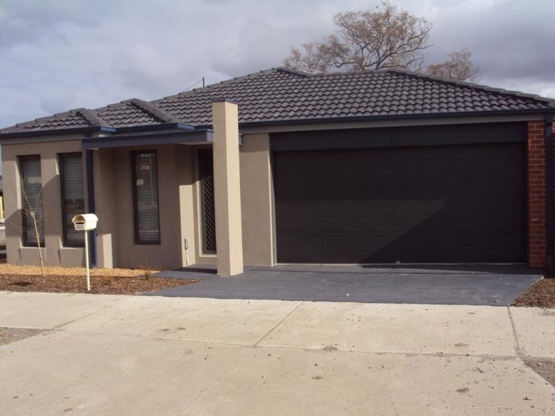 322 The Lakes  Bvd, South Morang VIC 3752