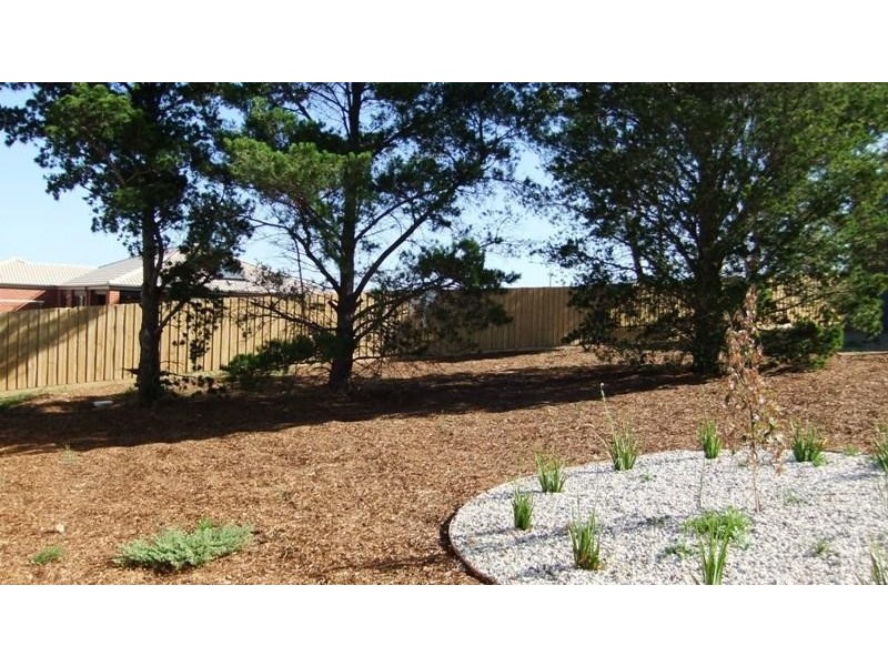 6 Emma Ct, Sunbury VIC 3429