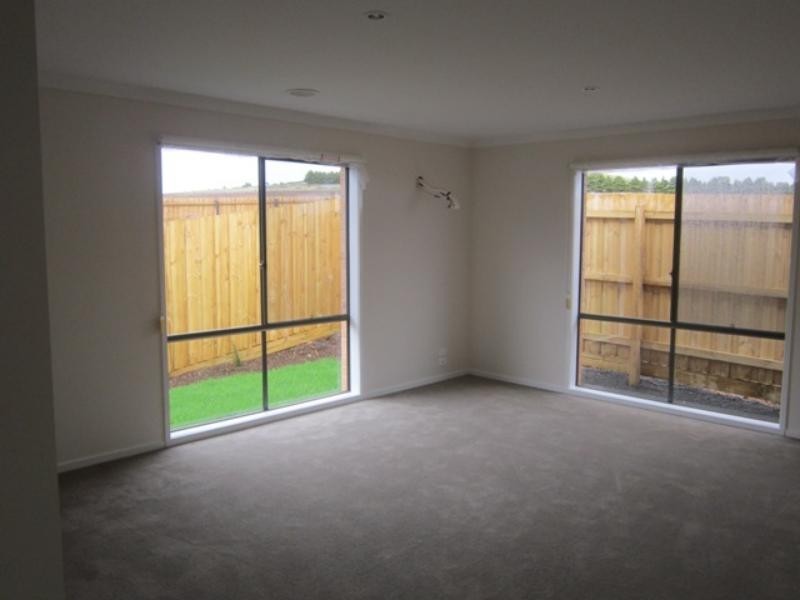 28 Maiden Dr, Sunbury VIC 3429