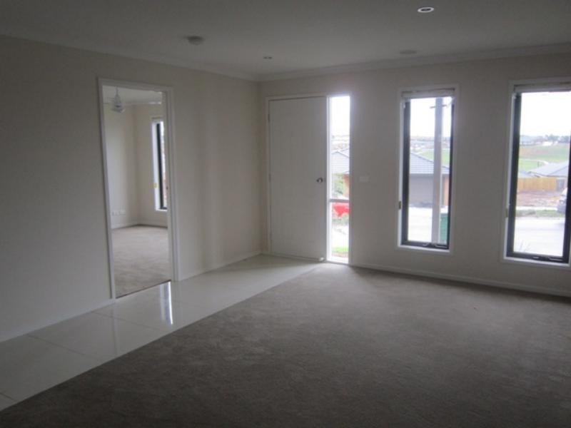 28 Maiden Dr, Sunbury VIC 3429