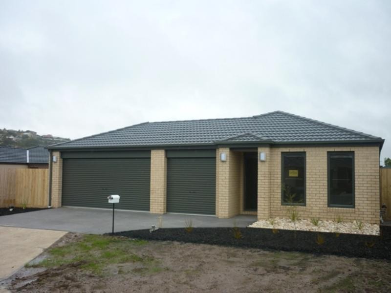 48  Pomegranate  Way, Pakenham VIC 3810
