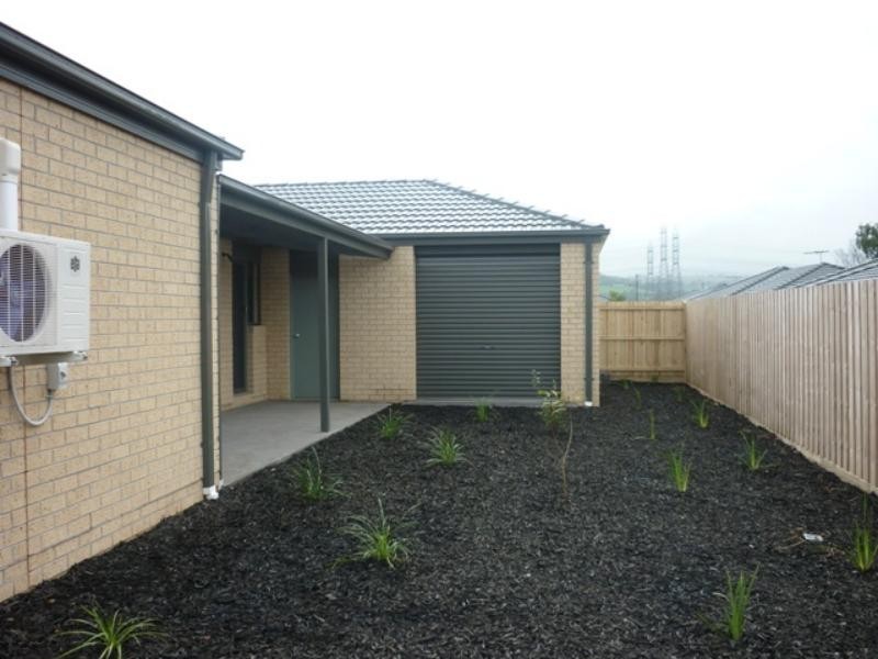 48  Pomegranate  Way, Pakenham VIC 3810