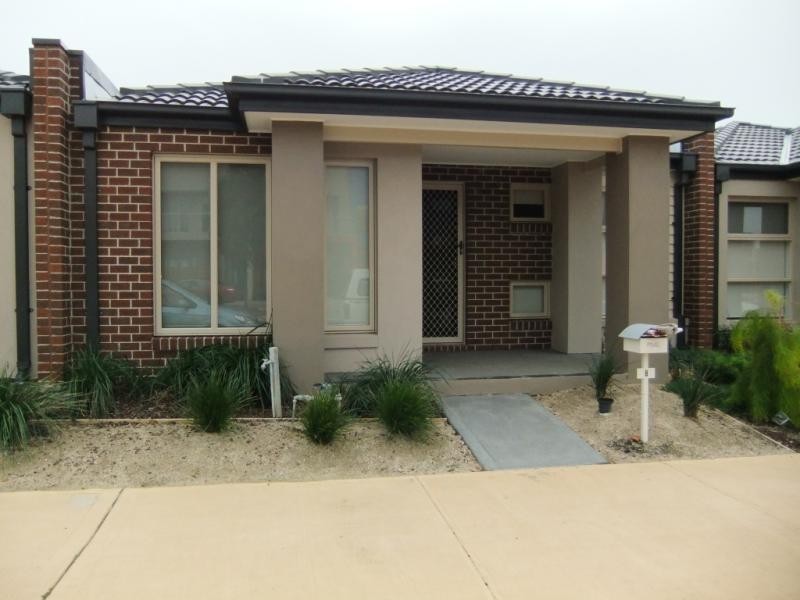 8  Tom Roberts Pde, Point Cook VIC 3030
