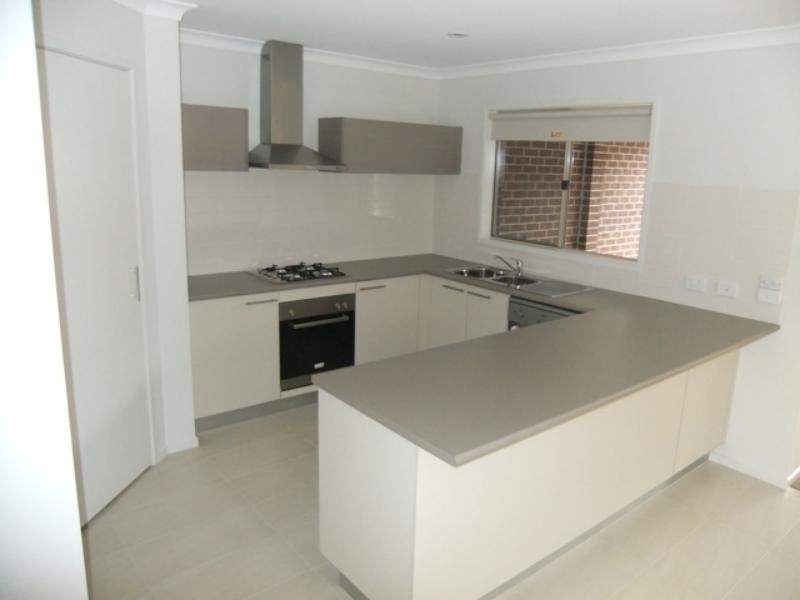 8  Tom Roberts Pde, Point Cook VIC 3030
