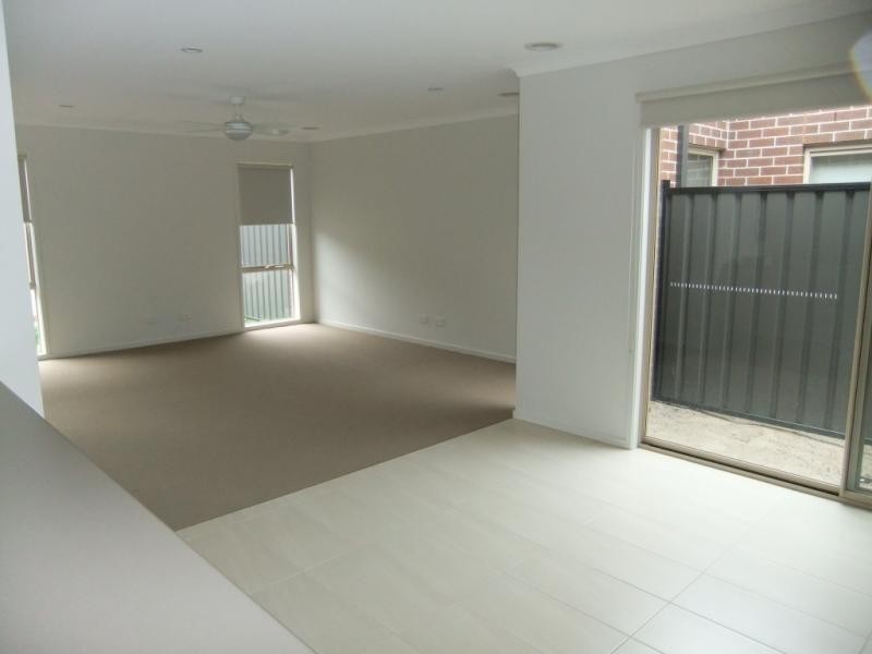 8  Tom Roberts Pde, Point Cook VIC 3030