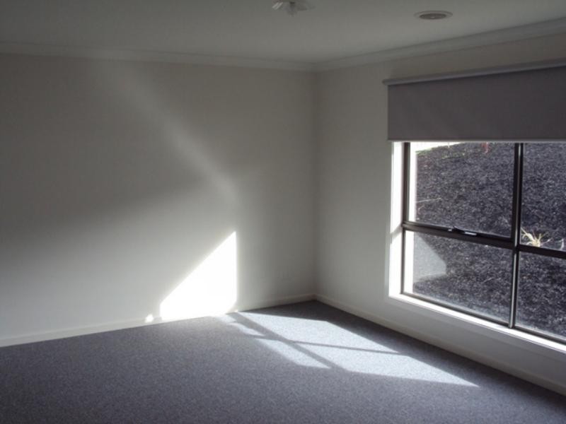 183 Phillip Dr, Sunbury VIC 3429