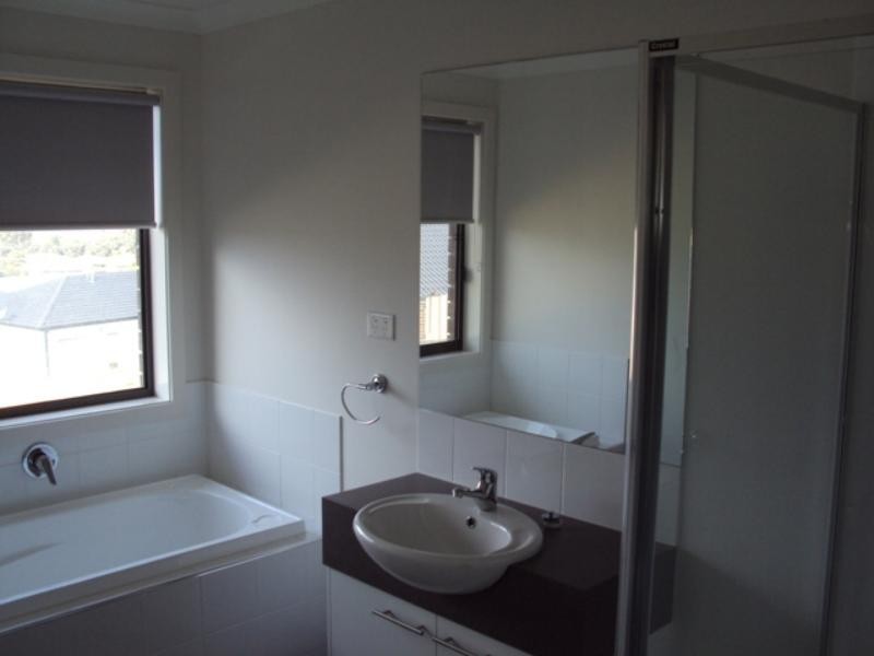 183 Phillip Dr, Sunbury VIC 3429