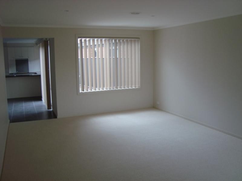 14 Pioneer Dr, Deer Park VIC 3023