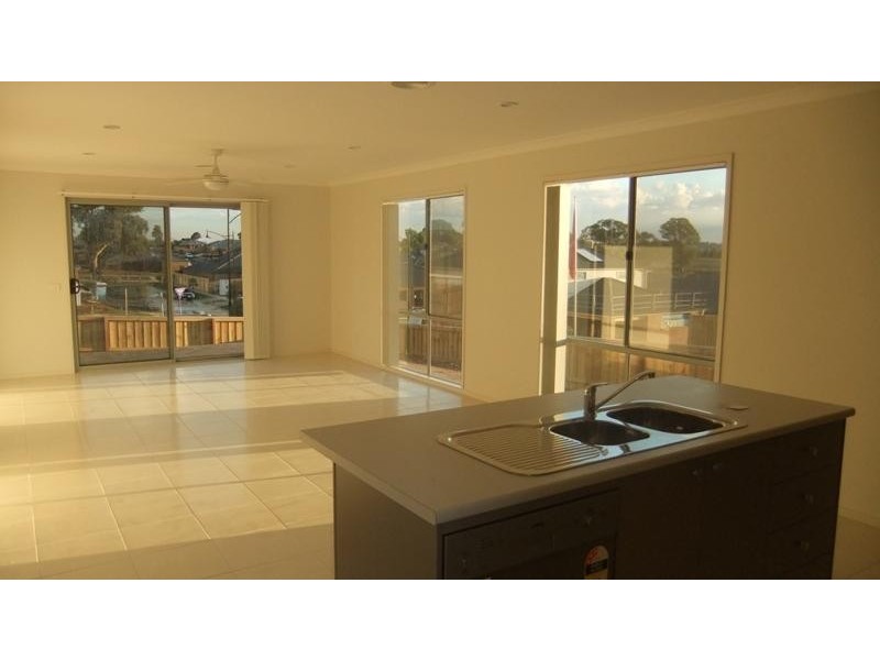 33 Dargo Cres, Doreen VIC 3754