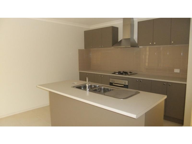 33 Dargo Cres, Doreen VIC 3754