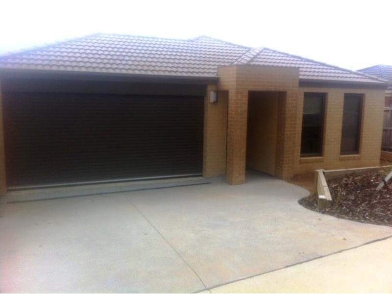 30 Tipperary Cct, Pakenham VIC 3810