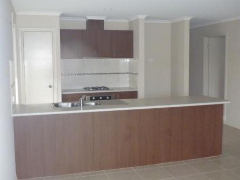 30 Tipperary Cct, Pakenham VIC 3810