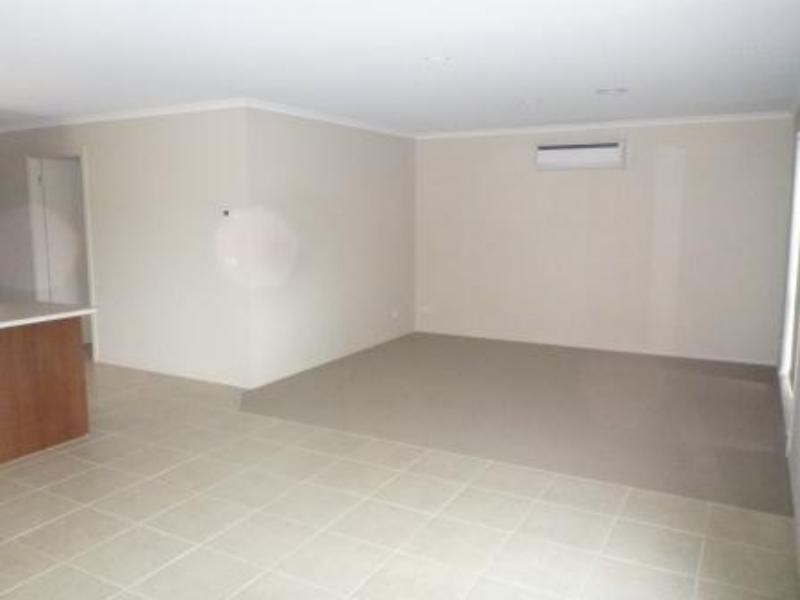 30 Tipperary Cct, Pakenham VIC 3810