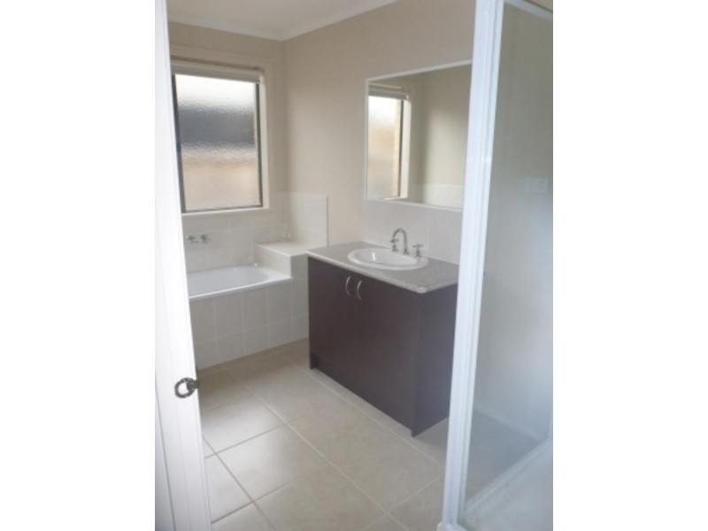 30 Tipperary Cct, Pakenham VIC 3810