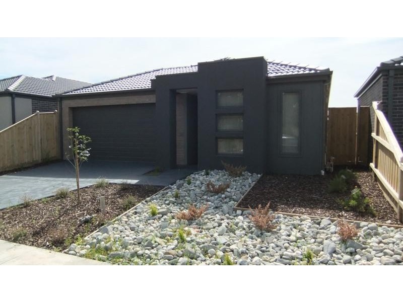 15 Ogle Way, Cranbourne North VIC 3977