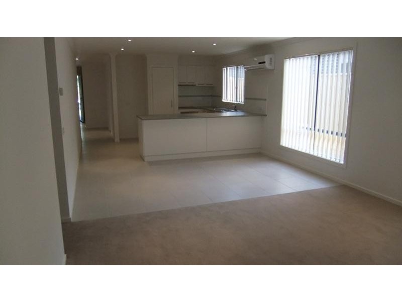 15 Ogle Way, Cranbourne North VIC 3977