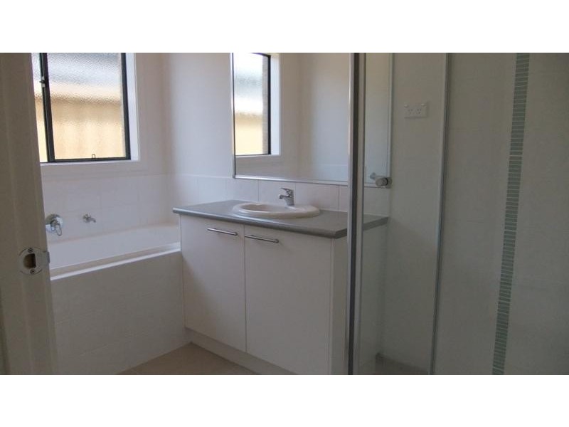 15 Ogle Way, Cranbourne North VIC 3977