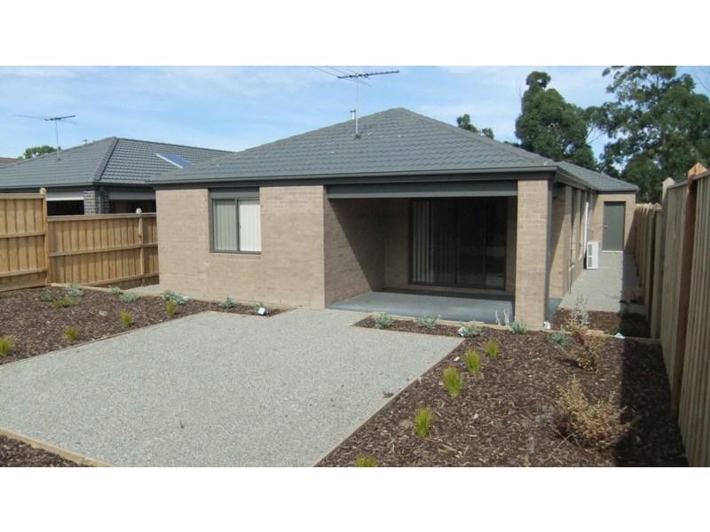 15 Ogle Way, Cranbourne North VIC 3977