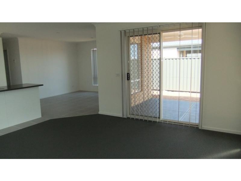 2 Waddywood Ct, Truganina VIC 3029