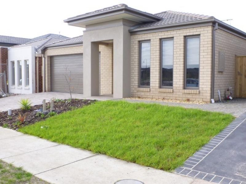 6 Sutton Rise, Cranbourne North VIC 3977