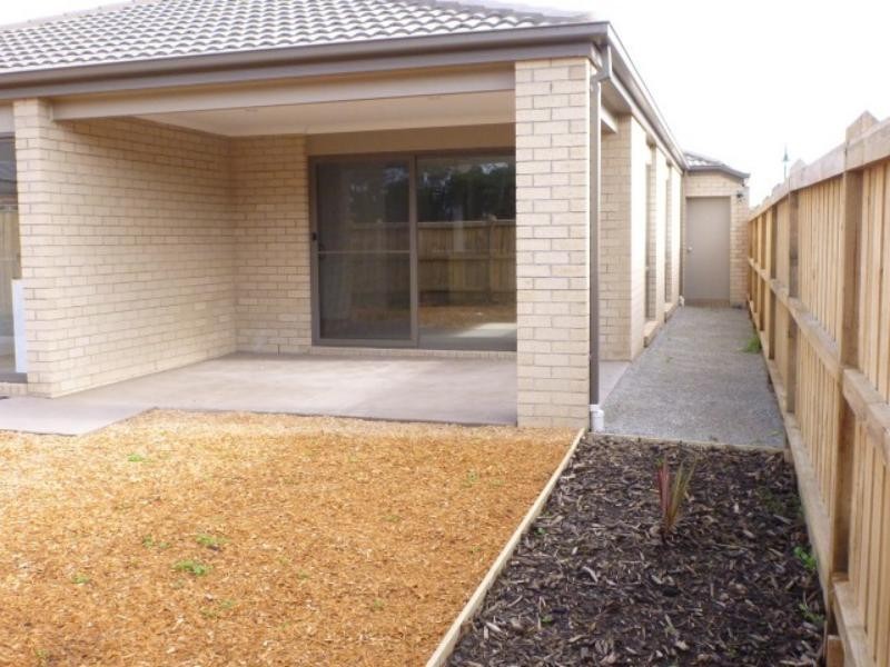 6 Sutton Rise, Cranbourne North VIC 3977