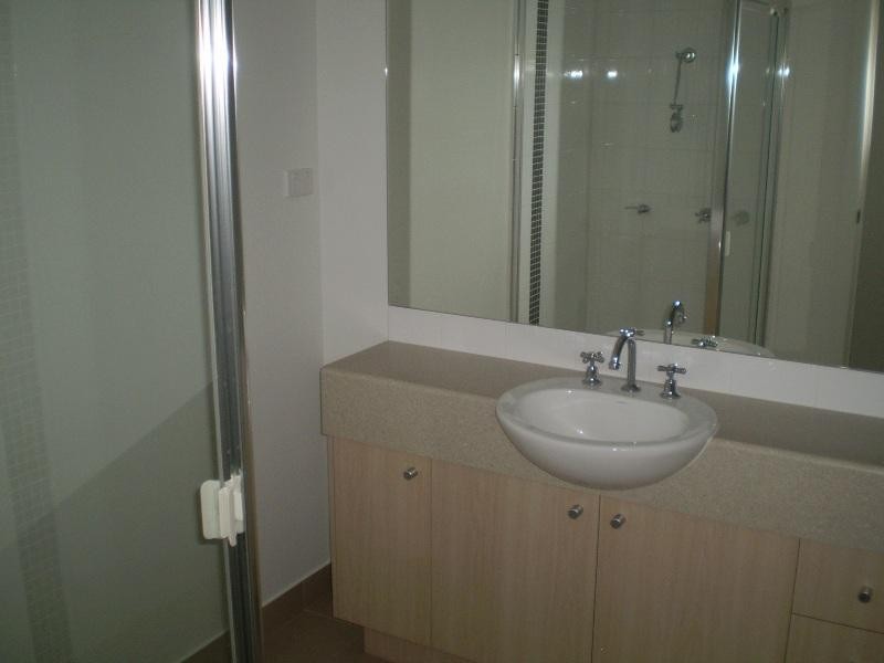 8 Yalding Pl, Deer Park VIC 3023