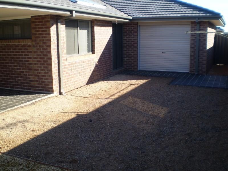 8 Yalding Pl, Deer Park VIC 3023