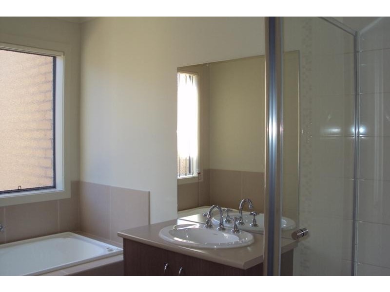 30 Ferris St, Sunbury VIC 3429
