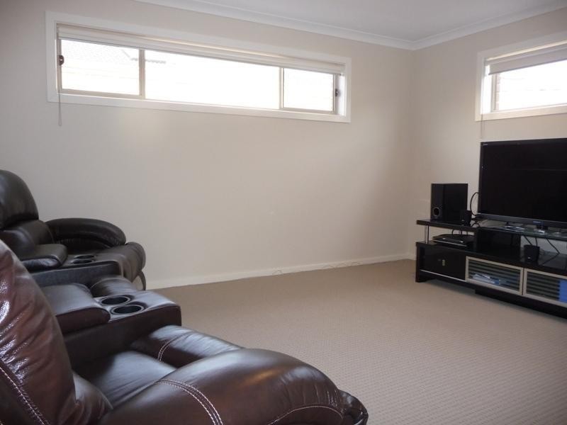 8 Sunningdale Rd, Doreen VIC 3754