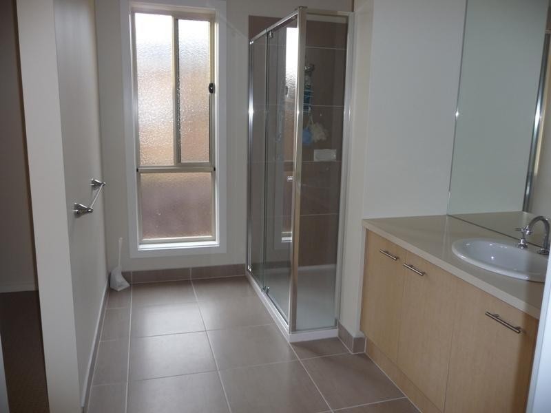 8 Sunningdale Rd, Doreen VIC 3754