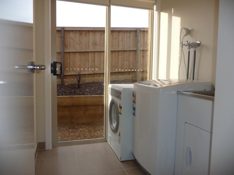 8 Sunningdale Rd, Doreen VIC 3754