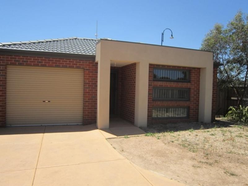 270 The Lakes   Bvd, South Morang VIC 3752