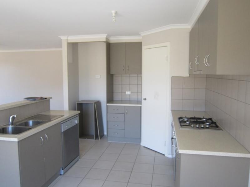 270 The Lakes   Bvd, South Morang VIC 3752