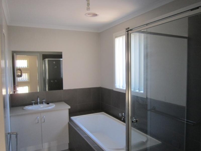 270 The Lakes   Bvd, South Morang VIC 3752