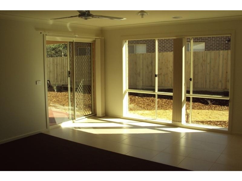 12 Baggygreen St, Sunbury VIC 3429