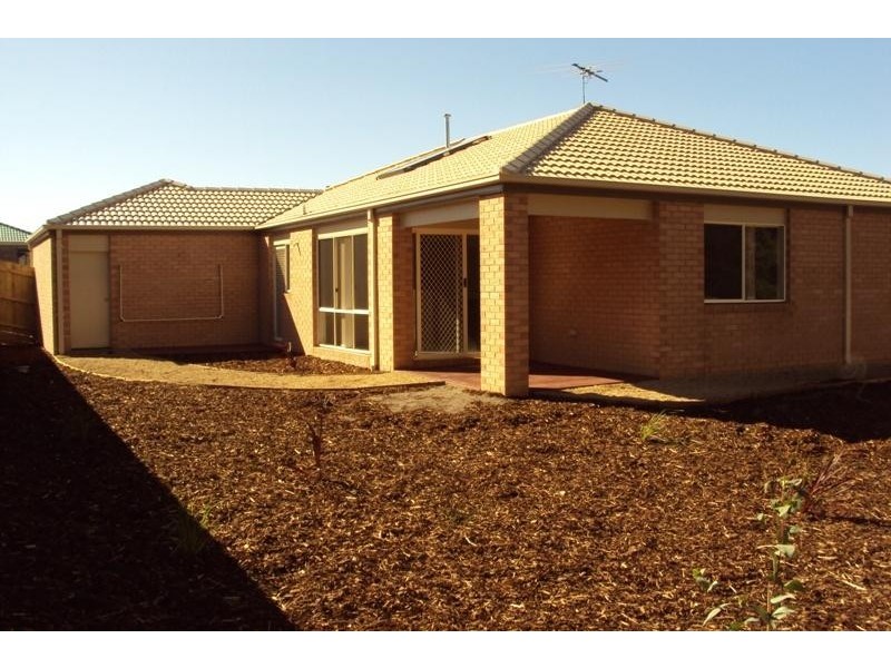 12 Baggygreen St, Sunbury VIC 3429