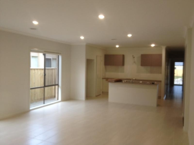 16 Torrens Tce, Sandhurst VIC 3977