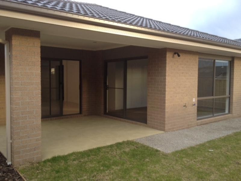 16 Torrens Tce, Sandhurst VIC 3977