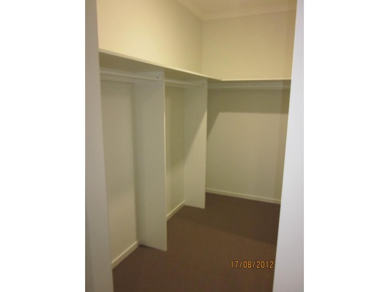 5 Yarra Pl, Sandhurst VIC 3977