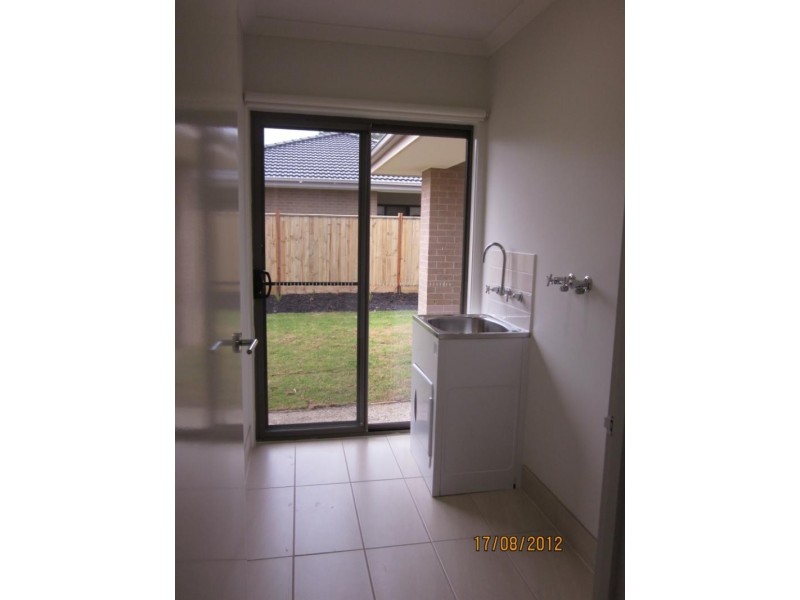 5 Yarra Pl, Sandhurst VIC 3977