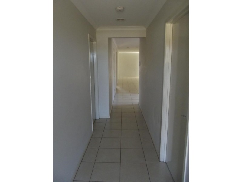 44 Saltbush  Cres, Brookfield VIC 3338