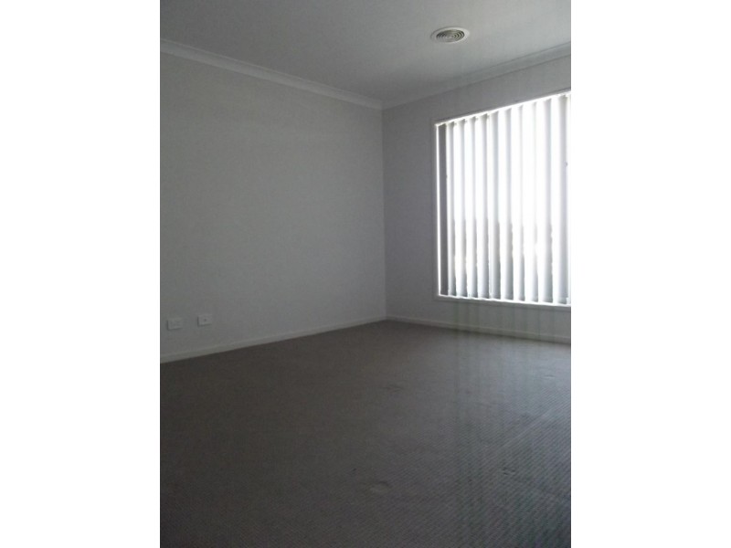 44 Saltbush  Cres, Brookfield VIC 3338