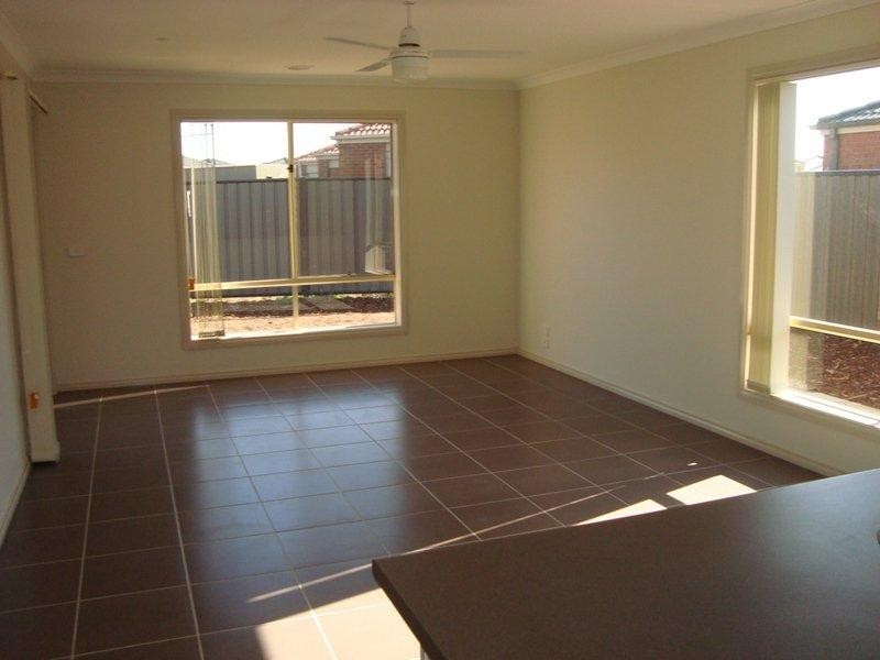 17 Taunton Gr, Derrimut VIC 3030